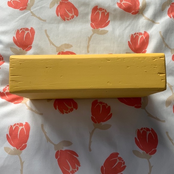 Choose Happy Table Decor - Picture 3 of 4